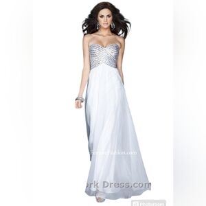 Beautiful La Femme Prom/wedding long white strapless dress size 2